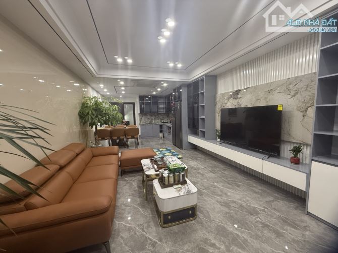 Văn Trì - Minh Khai | 46m² x 3T | MT 4.2m | 8.4 tỷ - Ô tô tránh - Vị trí vàng kinh doanh.