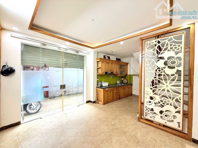 Bán Nhà Trần Thái Tông Cầu Giấy DT 30m2×5Tầng Mặt Tiền Rộng Ngõ Thông Kinh Doanh