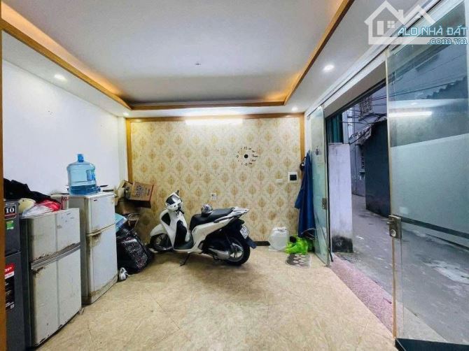 Bán nhà chính chủ ngõ 44 Trần Thái Tông, Cầu Giấy, 30m2, 5 tầng, 7,5 tỷ có thương lượng.