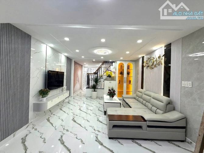 Bán nhà hẻm 2 tầng, Gò Vấp, gần đường Quang Trung, 4.2 x 11.5, giá 4.x tỷ