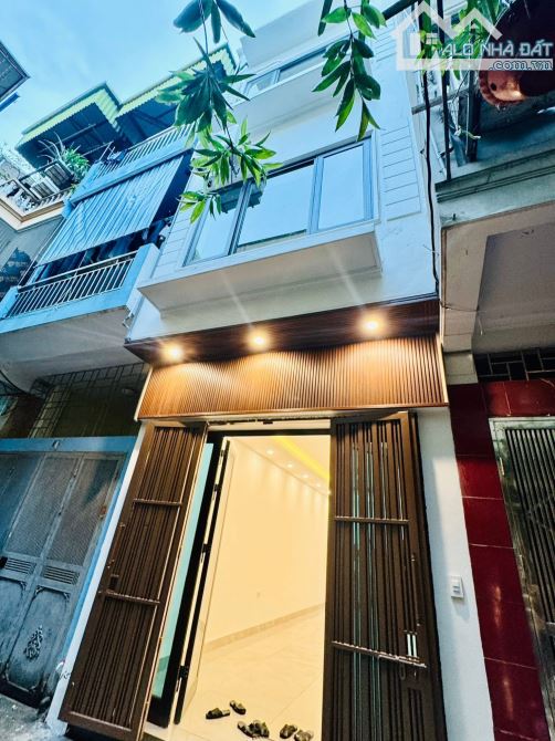 Nhà đẹp phố Phùng khoang . Ô Tô đỗ cửa . 62M. Giá 13,5 tỷ