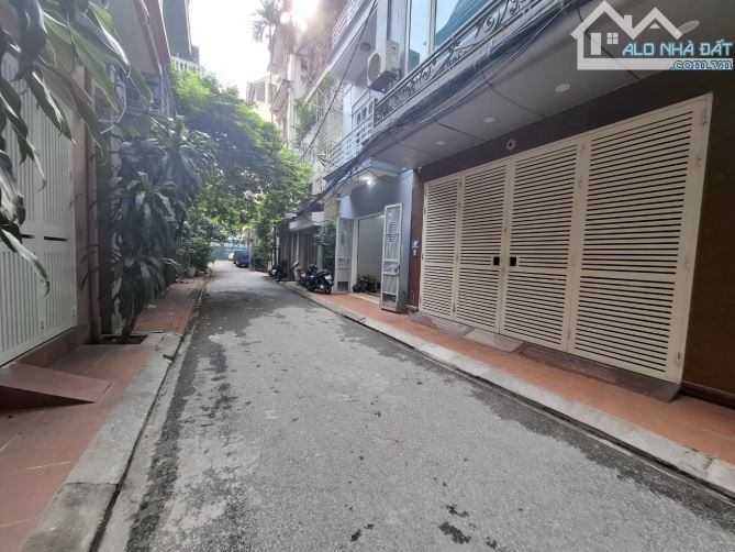 Trần Quốc Hoàn Cầu Giấy, ô tô tránh, văn phòng, 2 thoáng, 21.8 tỷ