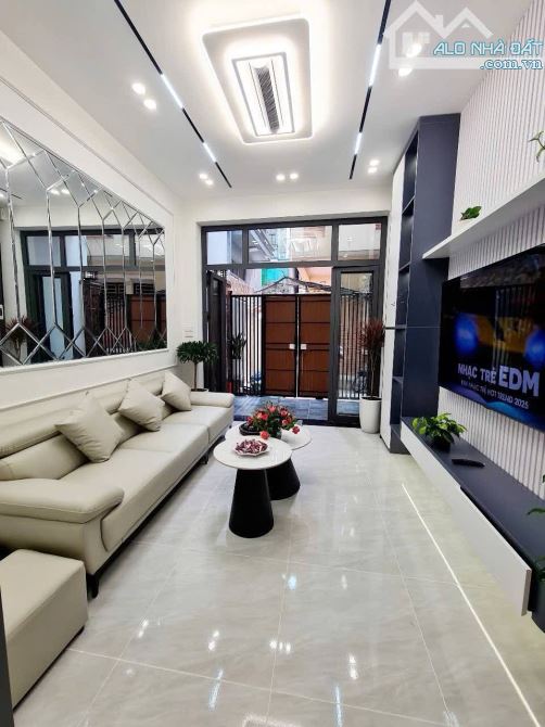 🏠 Xuân Đỉnh, 38m2 nhỉnh 8 tỷ, dân xây , 1 nhà ra phố, ô tô, kinh doanh, full nội thất