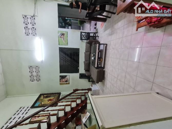 Quận 3 - CMT8 - ngang lớn 11 x 7