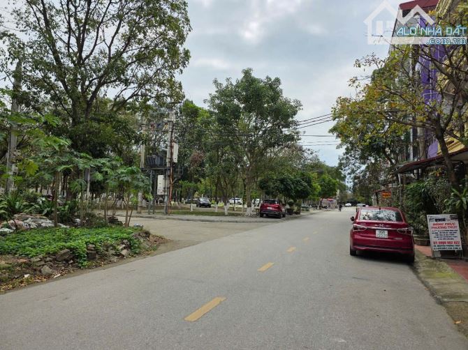 Bán lô bò sơn 1 Nguyễn Trường Tộ dt 81m mt 4.5m hướng đb giá 9.8 tỷ