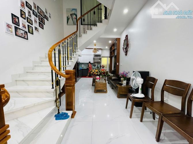 Bán nhà phố Nguyễn Hoàng, Cầu Giấy, 70m2, 7 tầng, ô tô, phân lô, kinh doanh, 18.4 tỷ