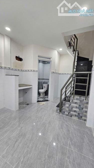 SÁT MẶT TIỀN HẺM NGANG 4M  TRUNG TÂM Q4  DIỆN TÍCH SD 42 M2  HƠN 1,5 TỶ SỔ HỒNG