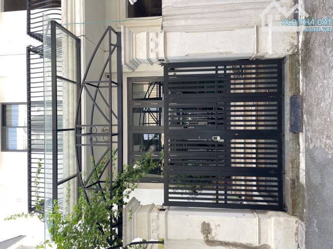 🏡 Nhà đẹp Thượng Thanh – Long Biên  • Diện tích: 76m² x 4 tầng  • Thiết kế hiện đại, full