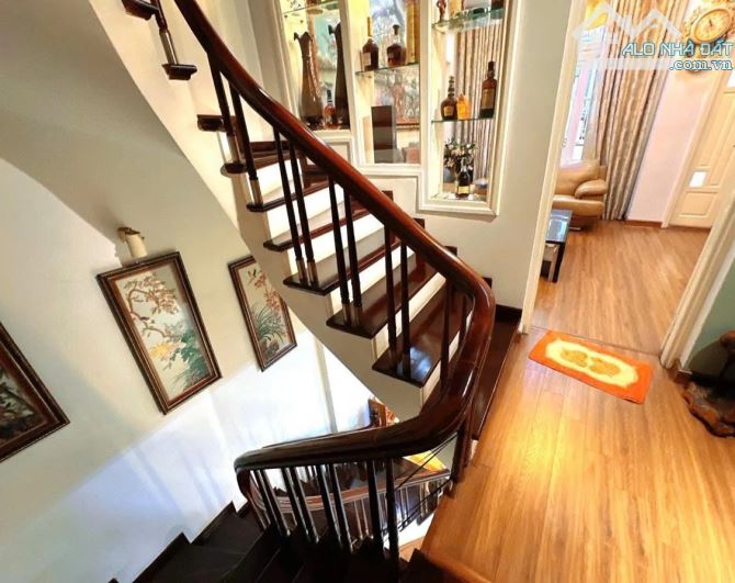 Bán nhà phố Hoàng Cầu Đống Đa, 50m2, 5 Tầng, ô tô Tránh, Kinh Doanh, giá 17 tỷ