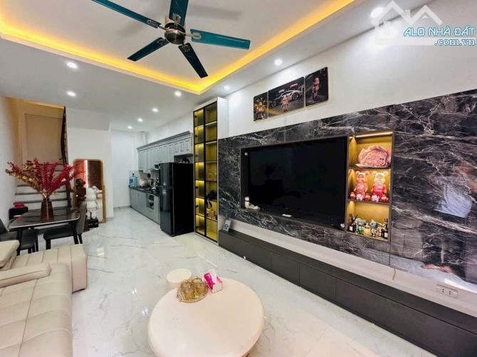 Quang trung hà đông _ nhà đẹp full nội thât _ ô tô đỗ cửa _ 3 thoáng _dân cư sầm uất _ vị