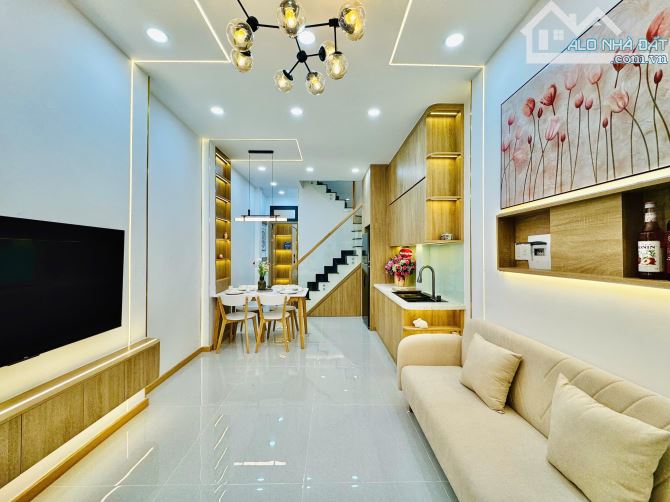 Bán Nhà Phú Nhuận - Nhà 2 Tầng - ~40m2 - Full Nội Thất - Nhỉnh 5 Tỷ TL