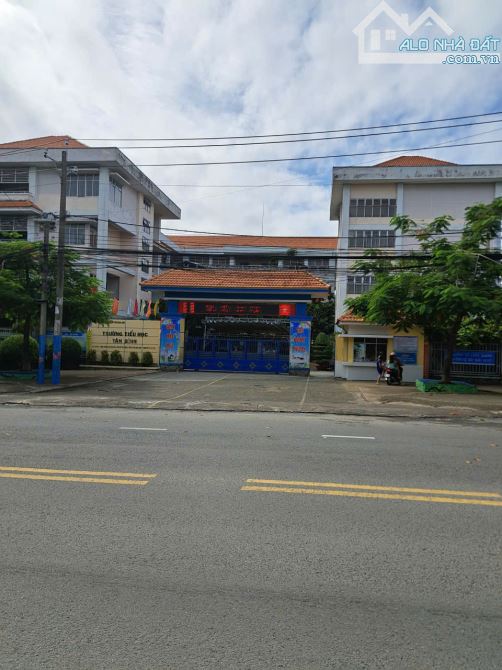 Bán nhà 2 Tầng Tân Đông Hiệp,SHR đường 2 xe hơi,giá rẻ,gần chợ Tân Bình