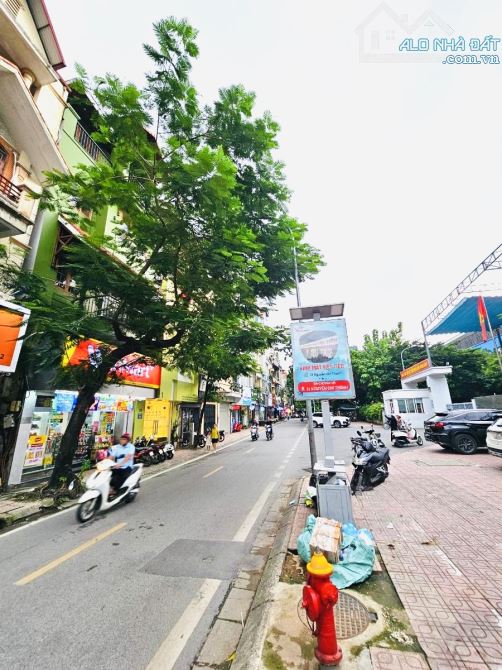 Bán nhà mặt phố Nguyễn Công Hoan. 75m2 x 5T, MT 5,5m. Sau nhà ngõ oto. 36,39 tỷ.