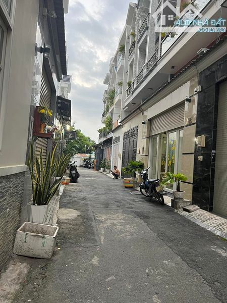 Nhà mới 4 tầng HXH , DT 55m, ngang hơn 4m Quang Trung, P8 Giá 7 tỷ 6 tl