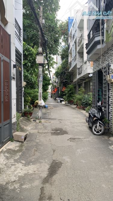 Nhà gần công viên Làng Hoa, Phường 9, Gò Vấp, 2 tầng, 30m2, HXH thông