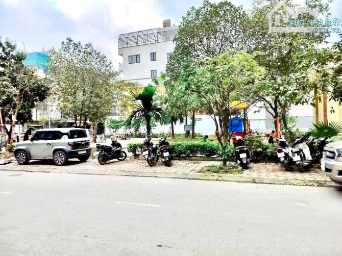 Cho thuê nhà tại TC5 Yên Xá, dt 100m mt 5m nhà 4T, kinh doanh, 22 triệu