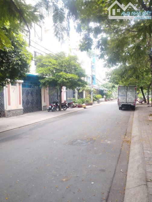 Ngộp Bàu Cát  56m -  HXH quay đầu ngủ trong nhà - 2 tầng mới