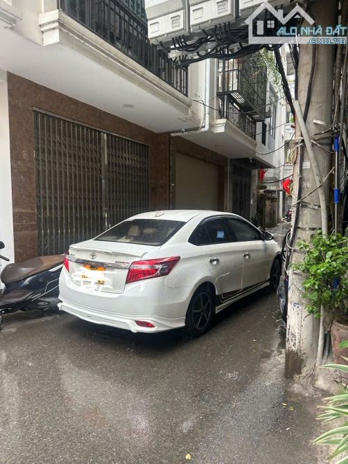 BÁN GẤP NHÀ ĐẤT TRUNG TÂM CẦU GIẤY LÔ GÓC DT 93,6M - MT 5.2M - GIÁ 17.7 TỶ