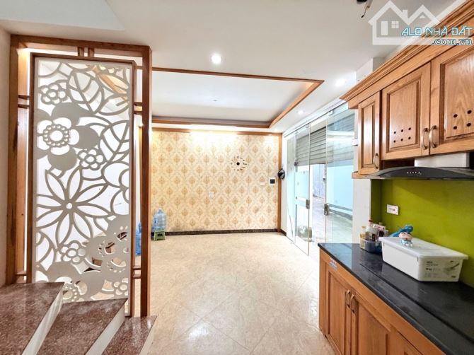 TT CẦU GIẤY - 33M x 5 TẦNG - MT 6.7M - NHỈNH 7 TỶ - NGÕ 3 GÁC TRÁNH XE MÁY- FULL ĐỒ .