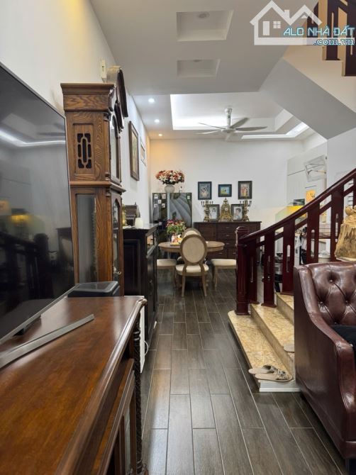 Bán nhà Kim Mã, Ba Đình,  40 tỷ, 133.9m2, 4PN, 5WC, pháp lý đầy đủ