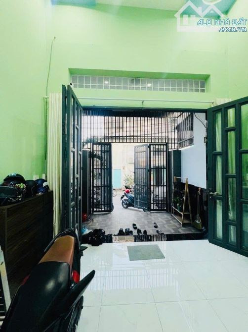 Cần bán gấp nhà 73m2(4x18)x2,hẻm 10m, hương lộ 2, btđA, bình tân, shr, chỉ 5.3 tỷ TL