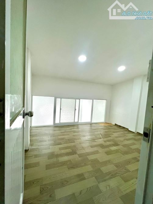 Bán nhà Quận 3, nở hậu gần 6m , chỉ 6.x tỷ