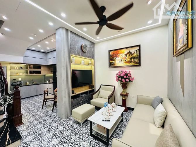 Khương Đình - 43m² - MT 4m - Giá 8.95 Tỷ | Nhà Đẹp Long Lanh, Nội Thất Xịn