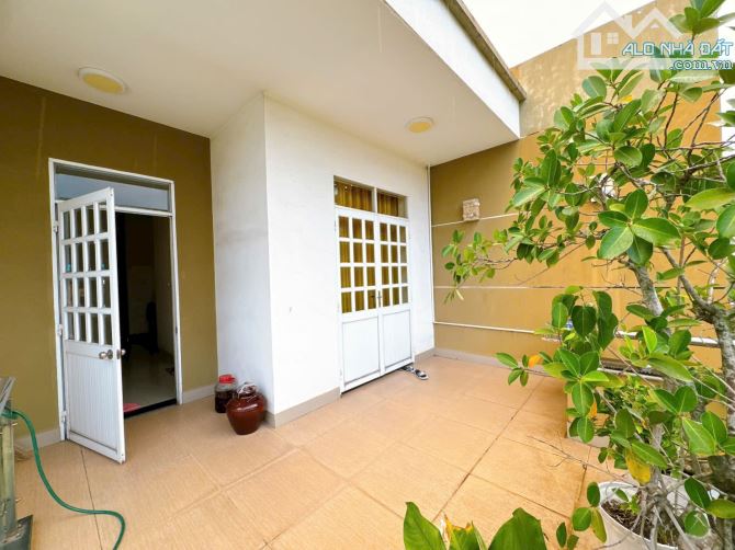 Bán nhà hơn 300m2 Mặt Tiền Nguyễn Ái Quốc gần BiGC khu B5 P. Tân Hiệp Biên Hòa 19tỷ7 - 10