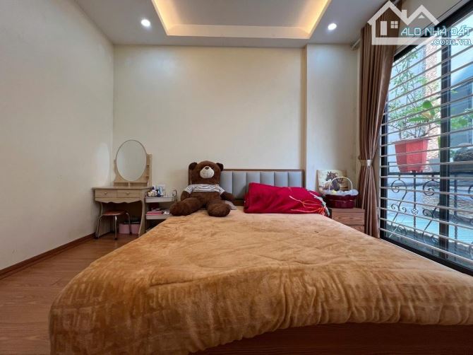 Nhà đẹp cạnh chợ Ngọc Thụy - oto đỗ cửa- 38m x 5 tầng - 8,5 tỷ CÓ BỚT - 10