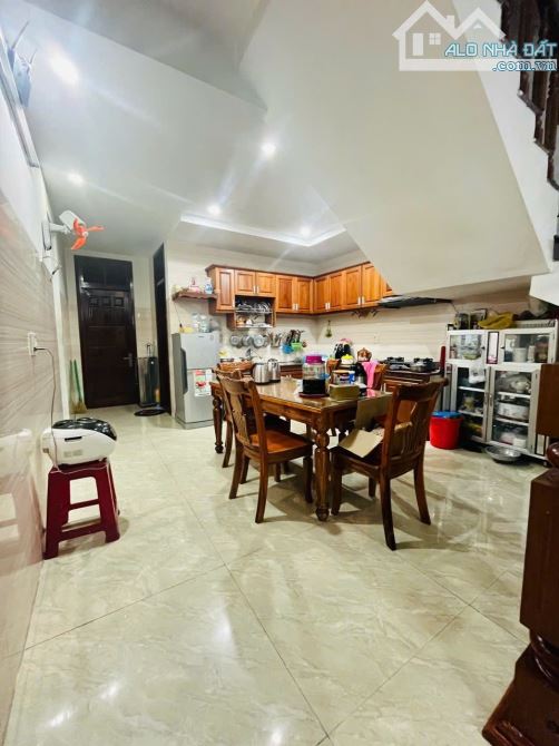 🎉🎉NHÀ MẶT TIỀN PHAN VĂN DỊNH-DIỆN TÍCH CỰC RỘNG 374M2-NGANG GẦN 10M - 10