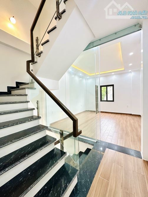 bán căn độc lập sân cổng riêng gần hồ sen - 11