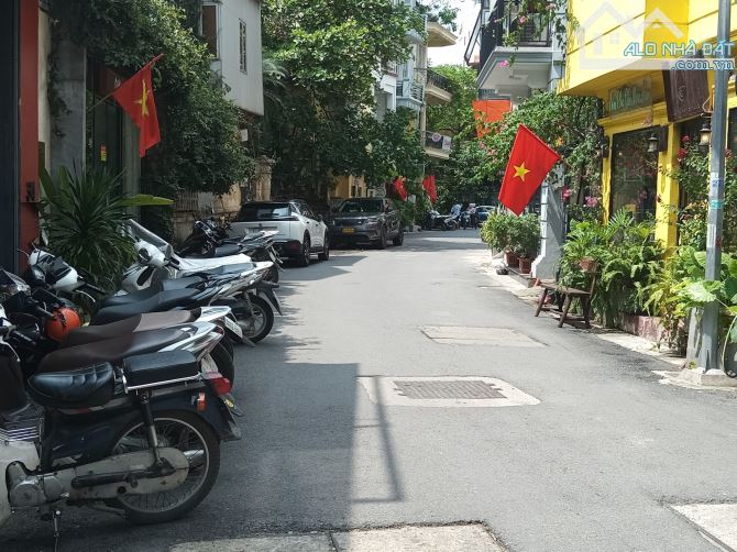 Bán nhà mặt phố Hạ Hồi Hoàn Kiếm DT 400m2, Mặt tiền 15m, Giá 168 tỷ