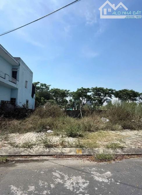Lô đất mặt tiền Cao Sơn 8 . DT:100m , ngang 5m . Giá : 3tỷ950 TL - 1