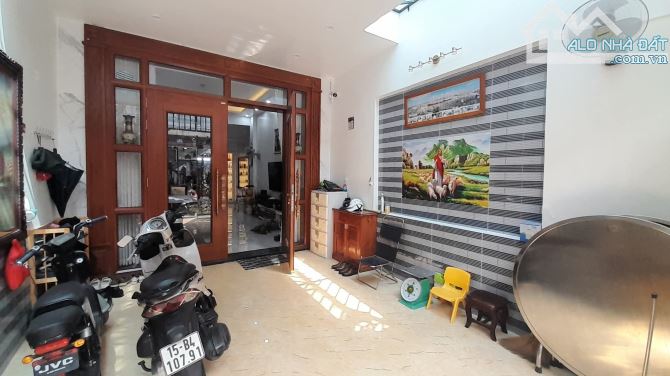 7 tỷ 6 Bán nhà 4 tầng tại Văn Cao , Đằng Lâm , Hải An - 1