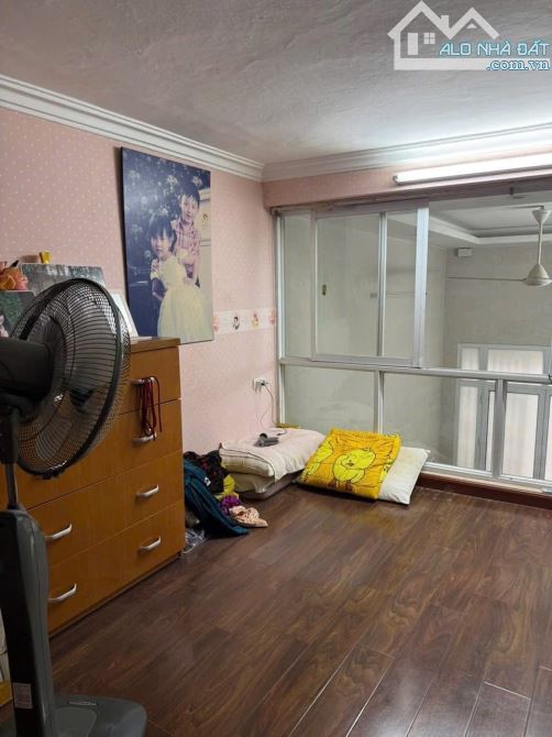Quan Thổ 1, 28m, Nhà đẹp ở luôn, Ngõ thông rộng gần phố, Sổ vuông nở hậu, Giá rẻ đầu tư - 1
