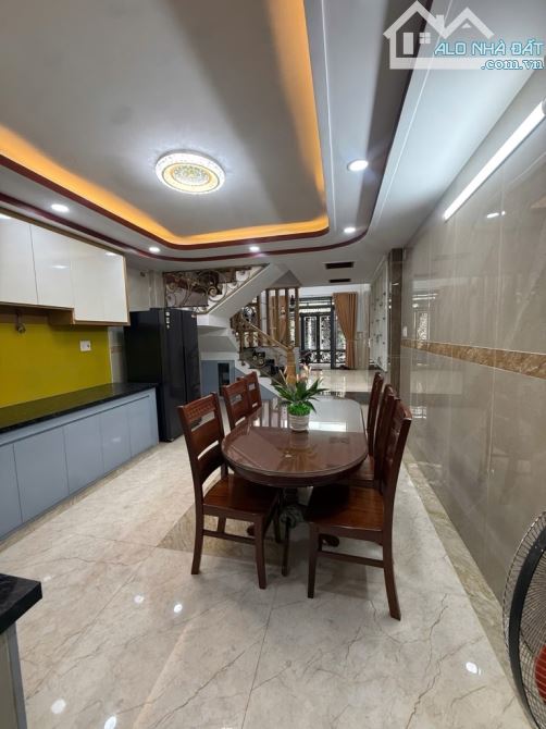 BÁN GẤP NHÀ 5 TẦNG, DT 65M, SÁT EMART2, PHAN HUY ÍCH GÒ VẤP, ÔTÔ NẰM PHÒNG VIP, CHỈ 9.X - 1