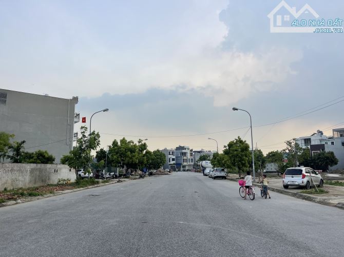 Bán đất TĐC Điểm 3 view công viên - 1