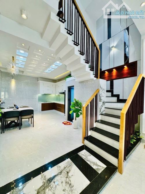 Chốt nhanh căn nhà đẹp 63m2 ngay Đ. Bùi Thị Xuân, Tân Bình. Giá: 3 Tỷ 110, có SHR - 1