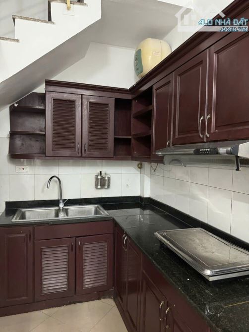 Cho thuê nhà nguyên căn Nguyễn Đình Chiểu Hai Bà Trưng 30m2x4 tầng,2 ngủ khép kín. - 1