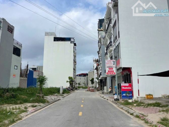 💥 Bán lô 40m TĐC Cây Đa Đằng Giang - Ngô Quyền  👉 Diện tích : 40m2 ngang 4m  👉 Hướng : - 1