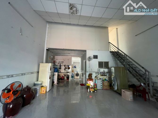 Nhà hẻm 2 xe hơi. 1/ cách đường Tân Thới Hiệp 21 chỉ 30m. DT: 6x18m Giá đầu tư: 5.4 tỷ - 1
