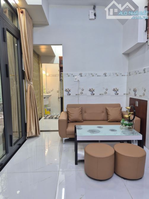 Nhà nhỏ 2 tầng khu Bàu Cát, 21m2, 2 PN, P14, 3.65 tỷ TL - 1