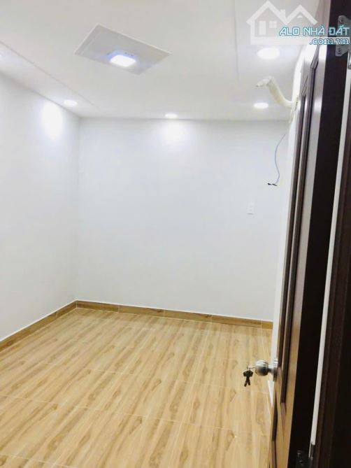 NHÀ ĐẸP GIÁ TỐT NGUYỄN SƠN - 50M2 - HXH - GIÁ CHỈ NHỈNH 3 TỶ - 1