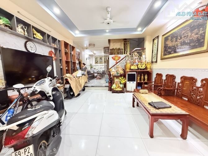 Gấp, cần bán nhà hẻm ô tô cát MT Cộng Hòa, đối diện Eotwn ,54m2, 1tr2l, 11ty3 - 1