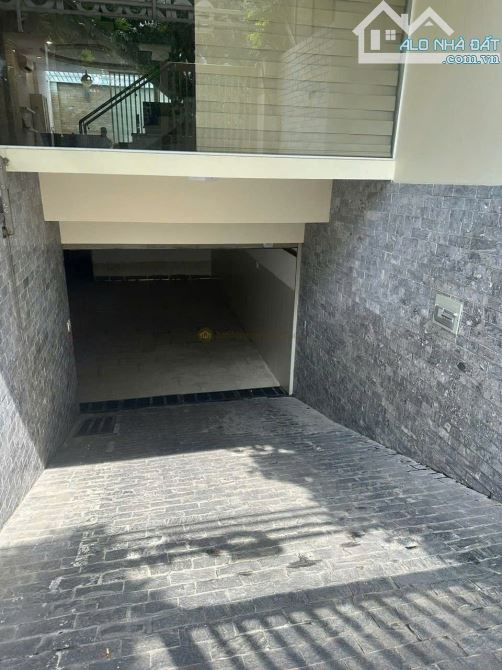 Mặt tiền đường ngay công viên An Khánh, gần Xa lộ Hà Nội ngang 5m dài 20m 5 tầng nhỉnh 27T - 1