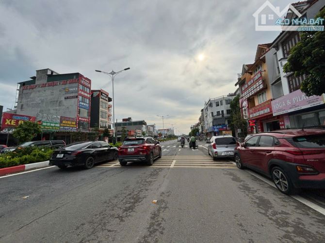 Bán nhà phố 3 tầng xây hoàn thiện. Trục chính Nguyễn Tất Thành - 1