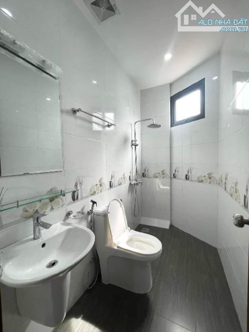 Bán nhà mặt phố Tràng Tiền, Hoàn Kiếm, 170m2 nhà, mặt tiền 8,5m giá chung cư mặt phố!