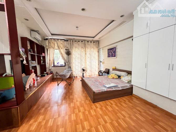 Bán nhà đẹp 4 tầng đường 11m Dương Thị Xuân Quý, phường Mỹ An - khu đông đúc - 1