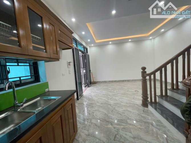 Nhà gần ngay tiểu học Phú Cường 30m² x5 tầng+có sân riêng để xe/ 70m ra đường ôtô tránh - 1
