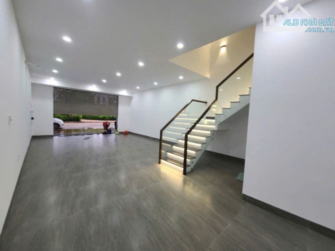 Cho thuê nhà nguyên căn tại EcoCity, Tân An • Diện tích: 6m x20m - Kết cấu 1 trệt 2 lầu: s - 1